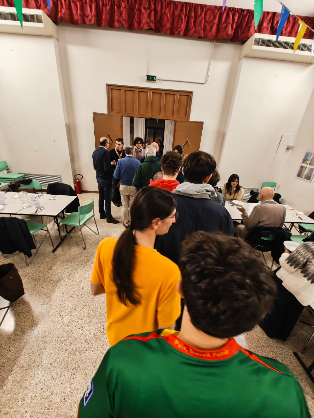 Mentre noi ceniamo: UNA SPLENDIDA SERATA!